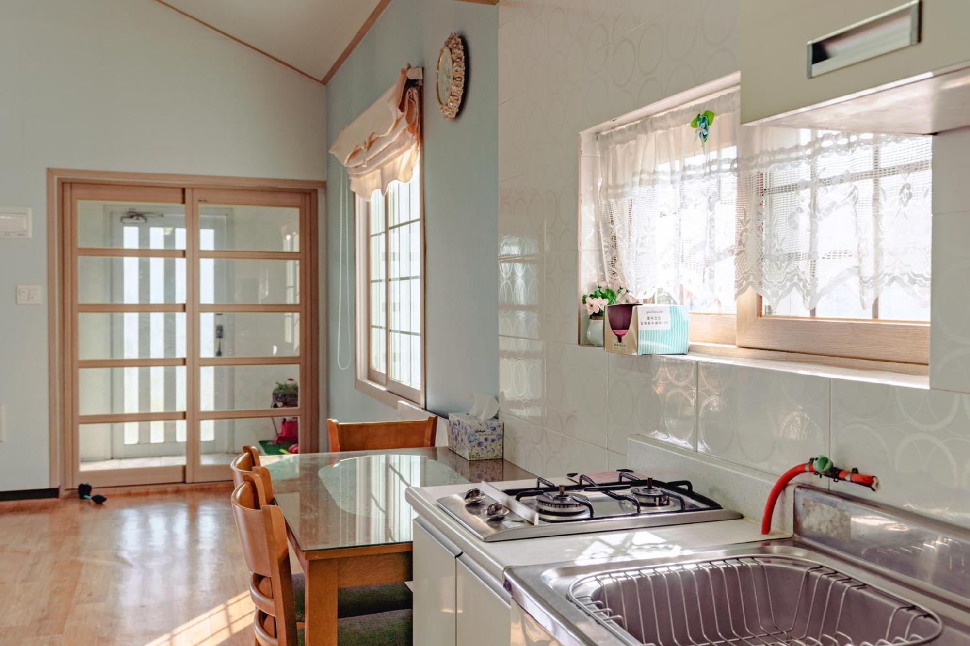 Arting Pension Seogwipo Habitación foto